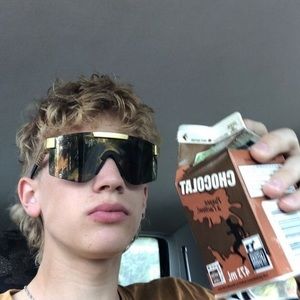 Meet your Posher, Simon